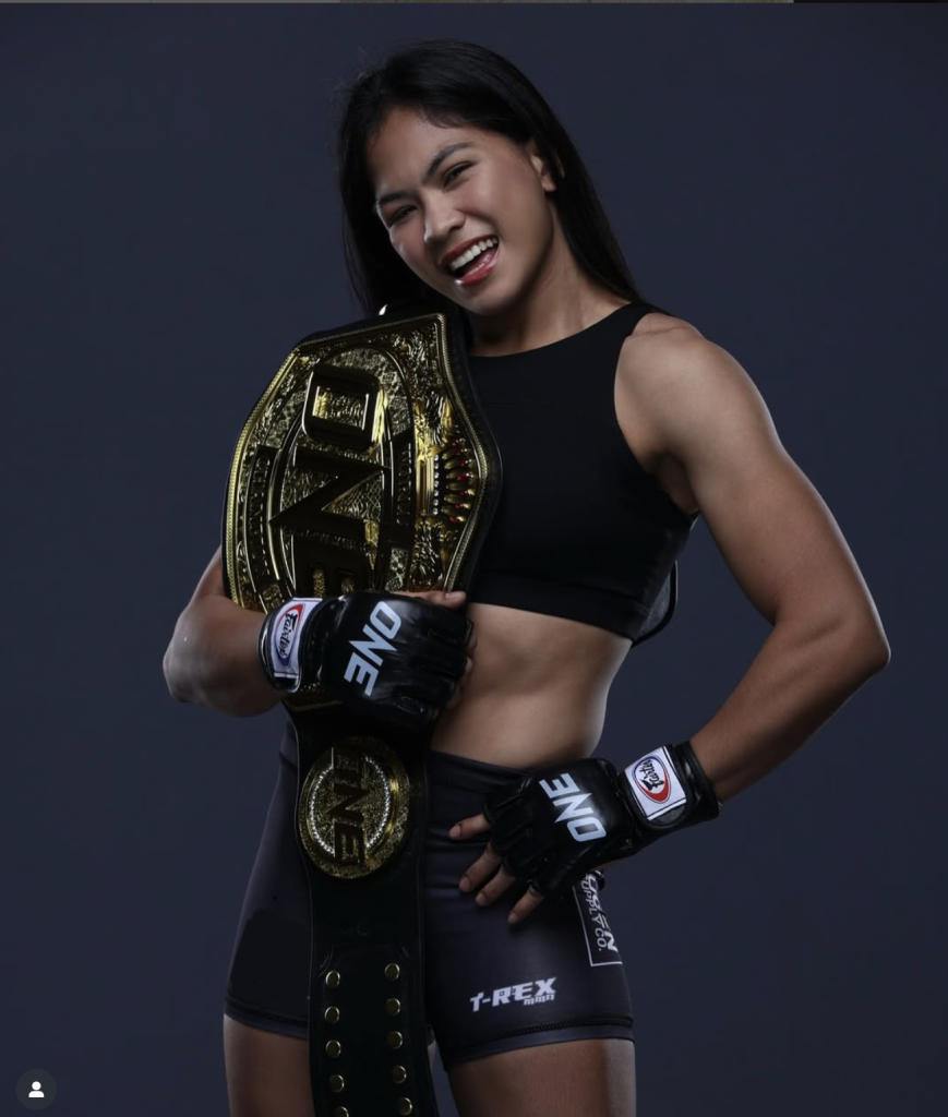 Crypto Fight Night ONCHAIN® ignites the ring at Philippine Blockchain Week  2025 - Philstar Tech