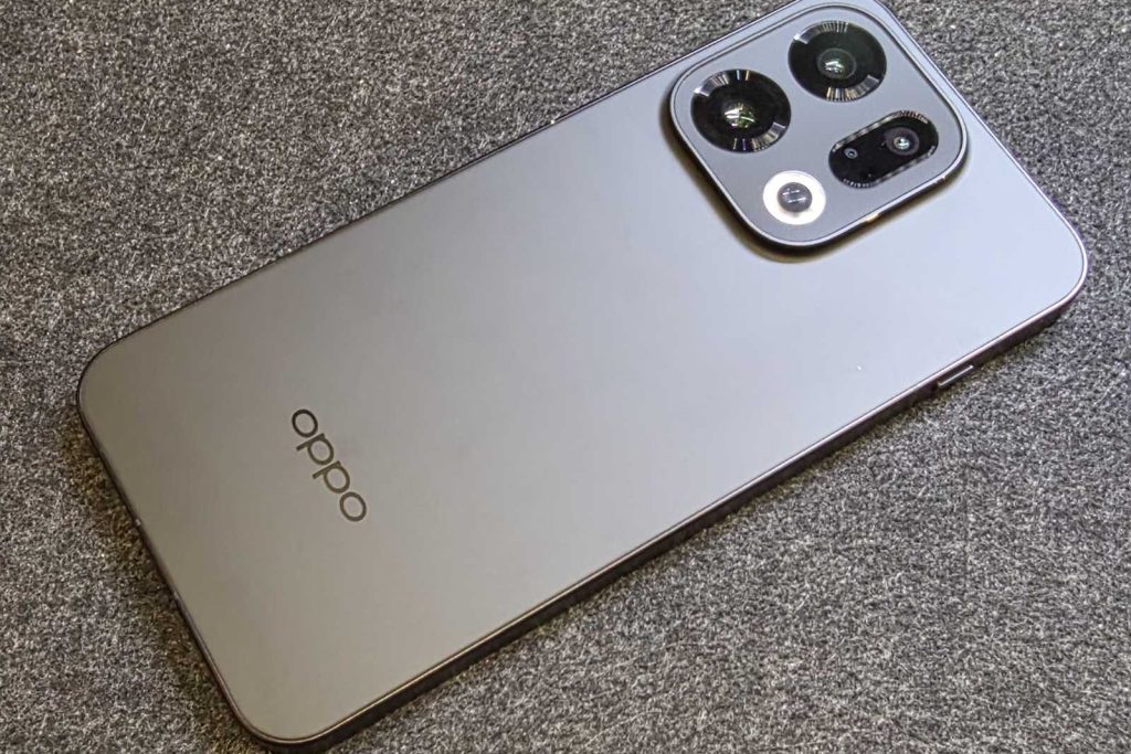 OPPO Find X9 Series is here and it’s flexing a 200MP Hasselblad Telephoto and a 7000mAh battery